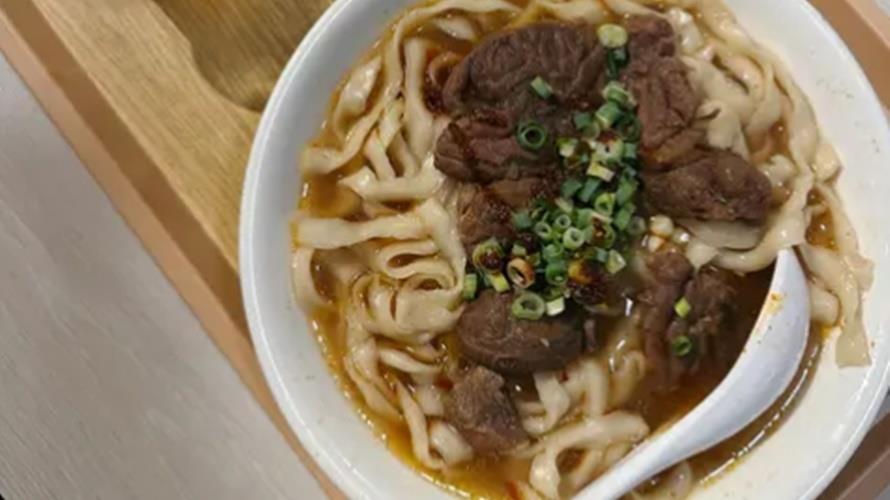 吃牛肉麵可以免費豆花吃到飽。(圖/取自Dcard)