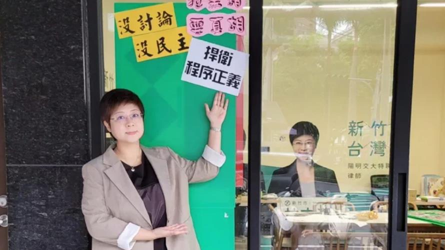 立法院續審國會職權行使法修正草案，多個民團號召於立院外集結抗議；國立陽明交通大學特聘教授林志潔今（22）日在服務處設立連儂牆，供民眾留言。(圖／摘自林志潔臉書)