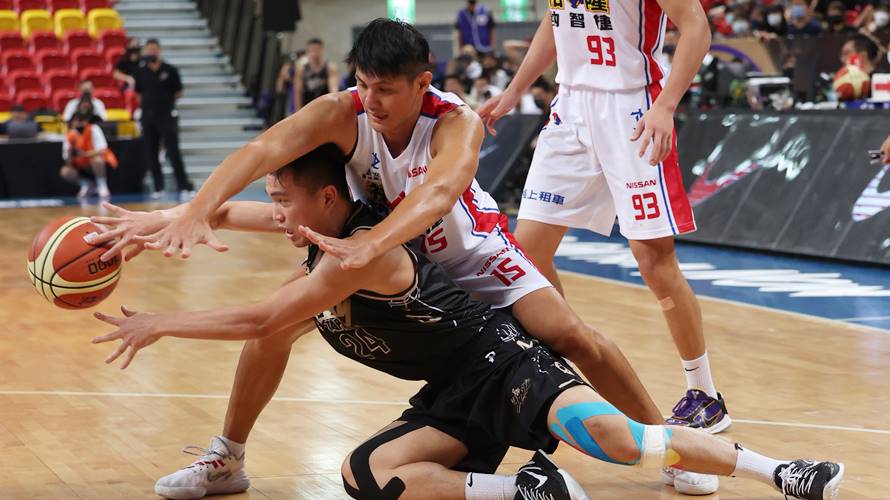 裕隆取得SBL球隊在跨聯盟第一勝。(圖/籃協提供)