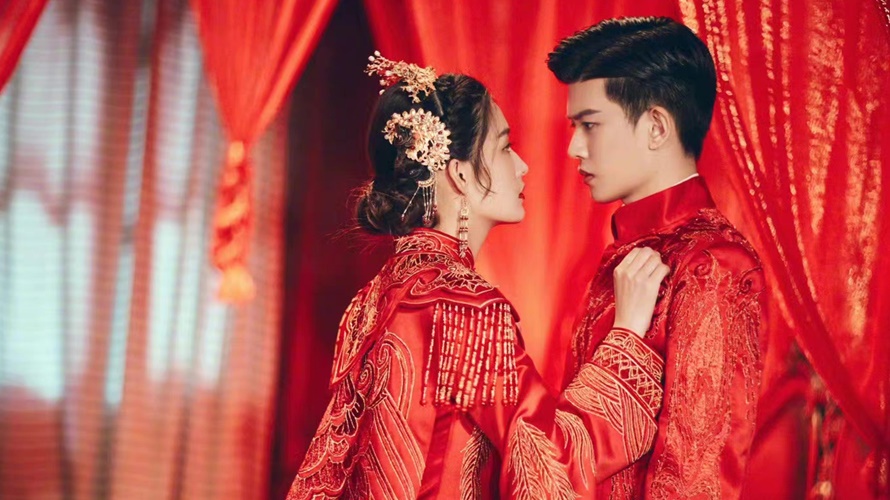 《請君》任嘉倫、李沁剛開播就大婚。（圖／愛奇藝國際站提供）