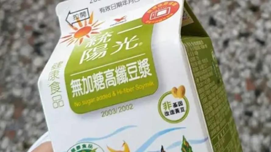 網友驚訝統一豆漿漲幅驚人。(圖/取自Dcard)