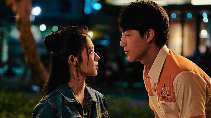《不能流淚的悲傷》由蔡凡熙、何藍逗主演。（圖／華映娛樂提供）