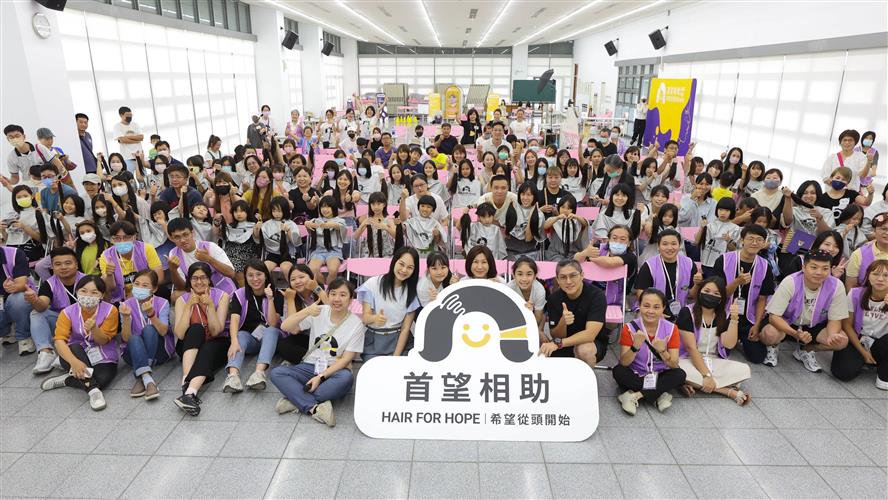超過40人集體完成捐髮活動(HOPE癌症希望基金會提供)