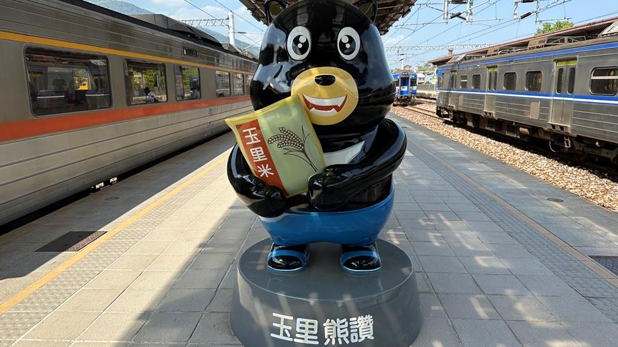 過年搭列車遨遊美麗的花東縱谷很愜意。(圖/台鐵公司提供)