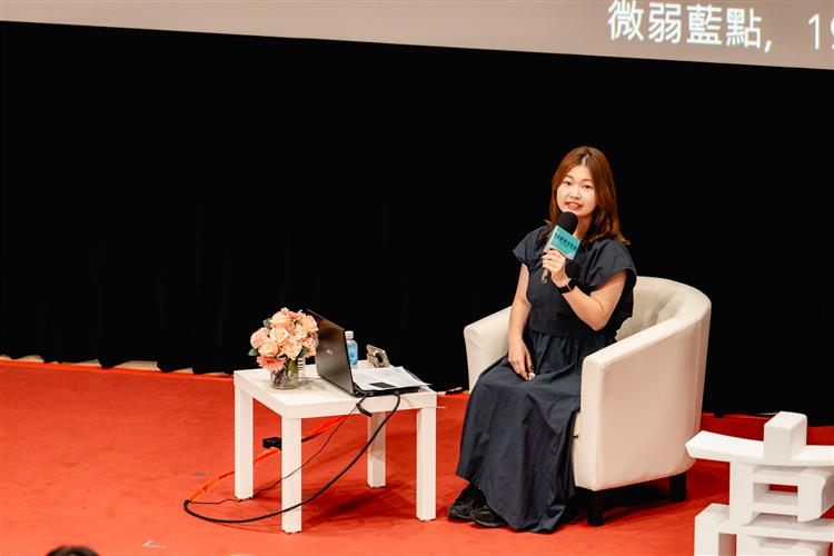 韓國作家金草葉抵台。(圖/高雄市文化局提供)