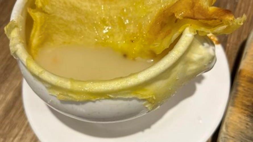酥皮濃湯可以吃到兩種口感。(圖/取自PTT)
