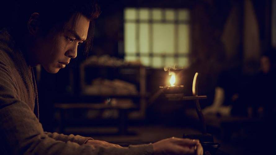《顯微鏡下的大明之絲絹案》張若昀飾演數學學霸「帥家默」。（圖／愛奇藝國際站提供）