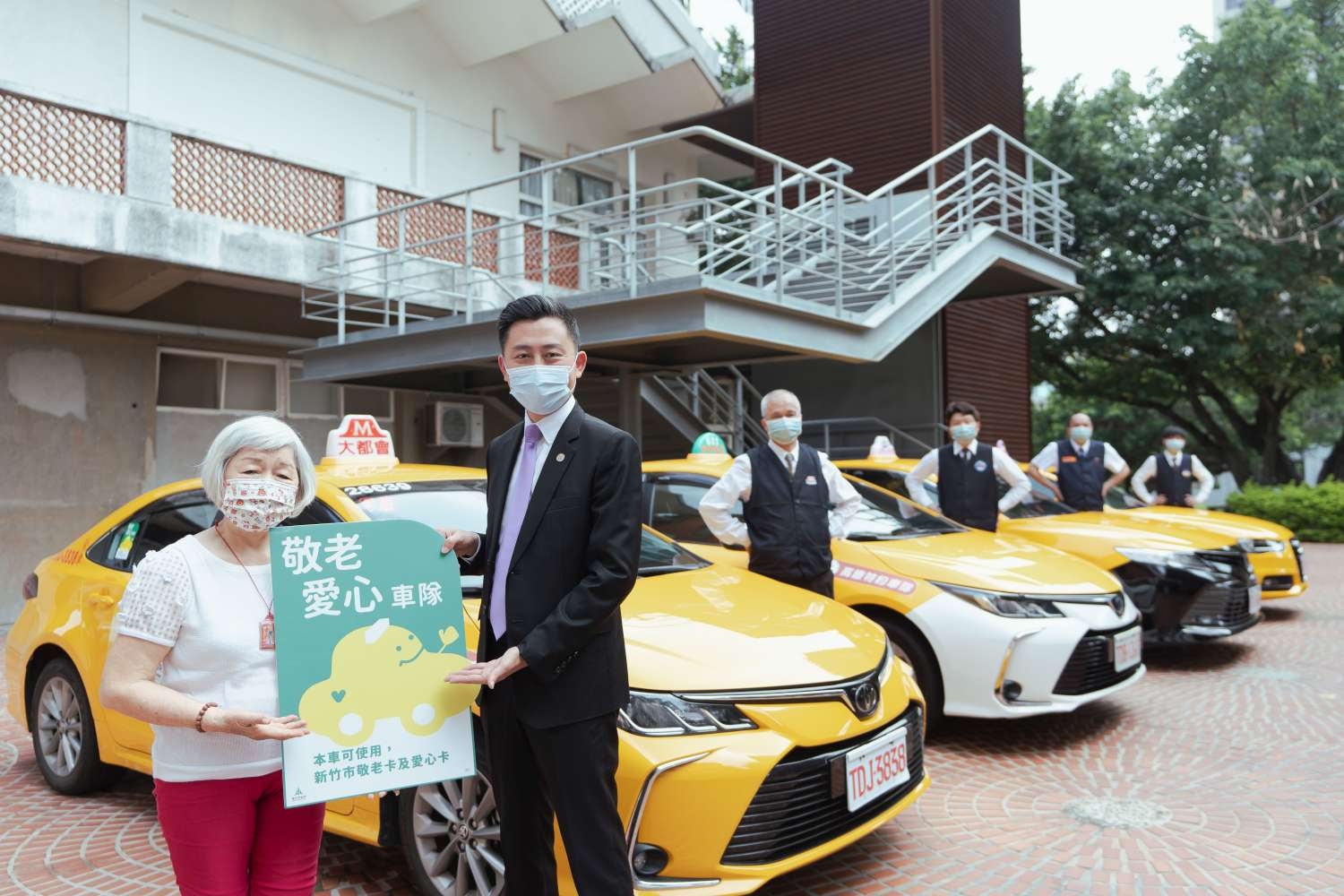 新竹市政府4月底宣布敬老愛心卡擴大使用範圍,搭計程車可扣100點,全國最高。新竹市社會處
