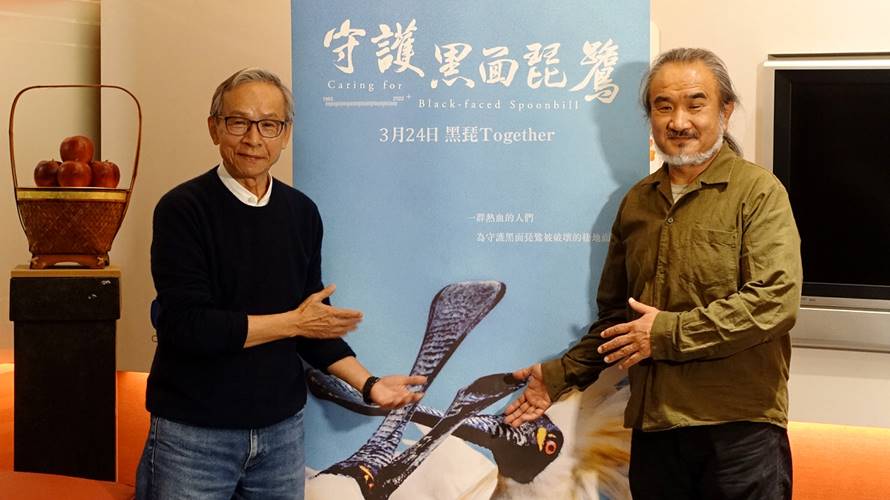 吳念真（左）二度與本片導演梁皆得（右）合作，兩人展現默契與好交情。（圖／采昌國際提供）