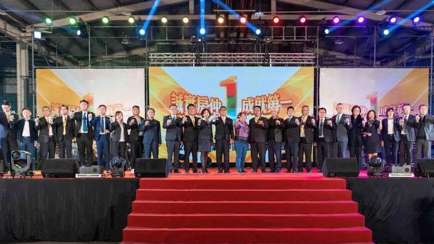 ▲永慶加盟四品牌中區尾牙豪砸近2千萬、在台中國際展覽館席開620桌(圖/永慶房屋提供)