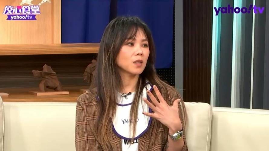 蔡健雅上黃子佼的網路節目。（圖／YAHOO TV提供）