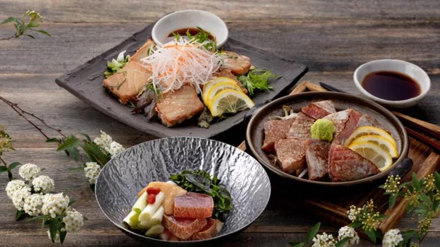 「鳥丈爐端燒」今年選用「黃鰭鮪魚」推出多款特色料理。(圖/幕里諾餐飲提供)