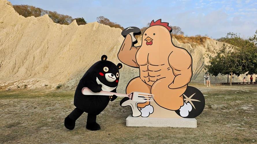 田寮月世界的逗趣打卡裝置「土雞獸」。(圖/高雄市政府提供)