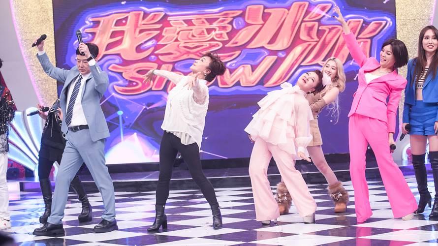 《我愛冰冰Show》曹金鈴（左二）擔任壓軸 瘦身操教學左一為楊帆、左三為白冰冰。（圖／固力狗提供）