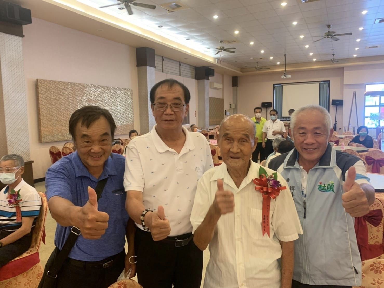 彰化縣議員蕭如意(左二)酒駕被吊照又撞死人,本月審結判蕭如意有期徒刑6月,緩刑2年免關。翻攝蕭如意臉書
