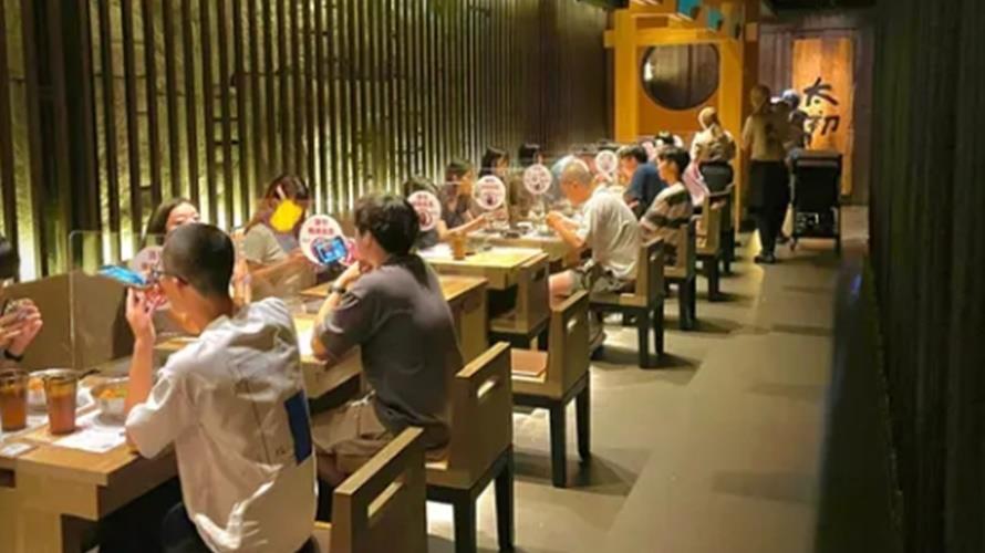 約會餐廳座位怎麼坐原來有潛規則。（圖／取自Dcard）