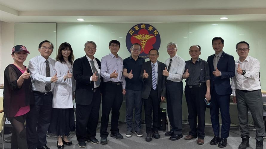 ▲台灣長照醫學會召開理監事聯席會，理事長劉伯恩醫師(右五)和來自台灣各地的醫療院所負責人，討論如何讓醫界發揮力量支持長照。