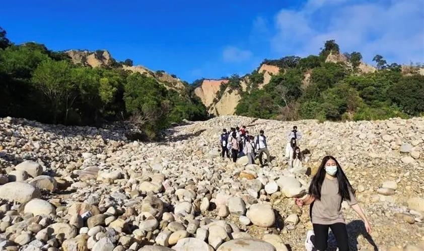 考量持續有崩塌落石危險,農業部林業及自然保育署新竹分署今天再度公告火炎山自然保留區暫停開放延長至10月4日。(圖/火炎山生態教育館提供)