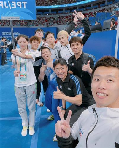 世大運／鞍馬王子李智凱三連霸勇奪金牌　蕭佑然銅牌入袋　金牌與銅牌光芒耀眼