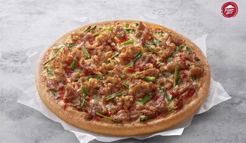 必勝客限定新口味「韓式醬烤牛肉比薩」嚐鮮優惠價399元。(圖/必勝客提供)