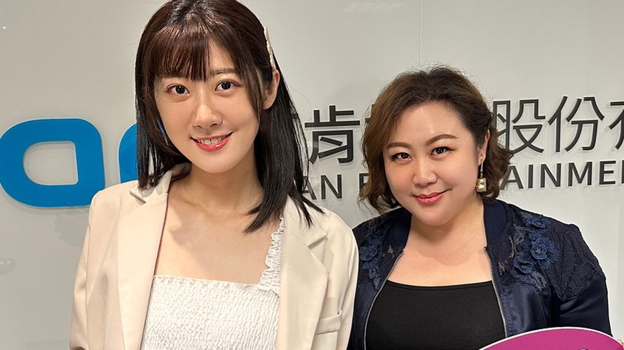 林茉晶（圖左）分享演藝圈發生過的趣事。（圖／艾慕影藝提供）