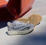 一張含有 鞋, 健走鞋, 運動鞋, 戶外鞋 的圖片

自動產生的描述