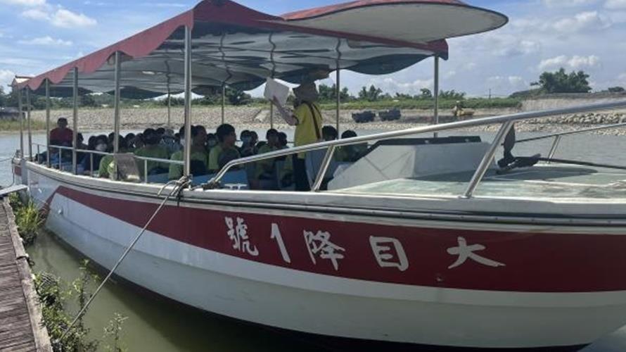 太陽能接駁船適合團體體驗。(圖/台南市政府提供)