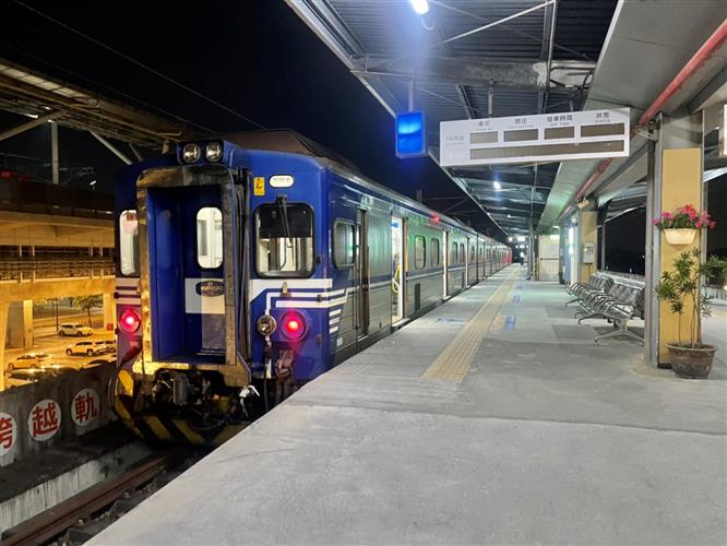 2024台灣燈會首日賞燈人次破百萬 市府送小龍包鼓勵民眾利用大眾接駁服務。(圖/台南市政府提供)