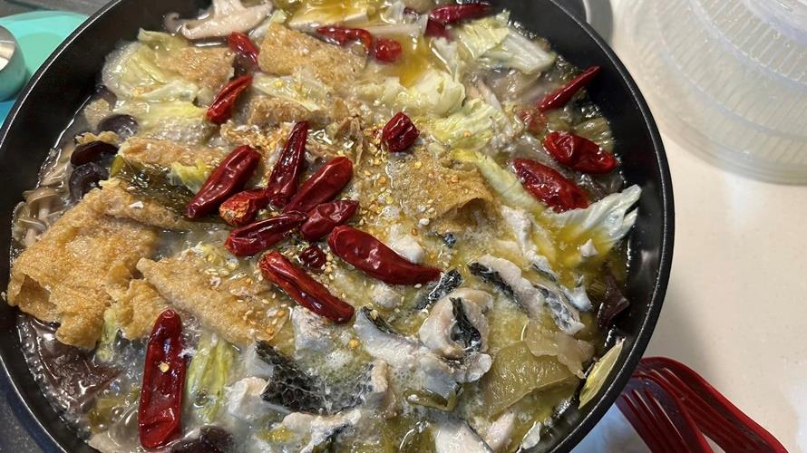好市多也推出近期很夯的酸菜魚。(圖/翻攝臉書Costco好市多 商品經驗老實說)
