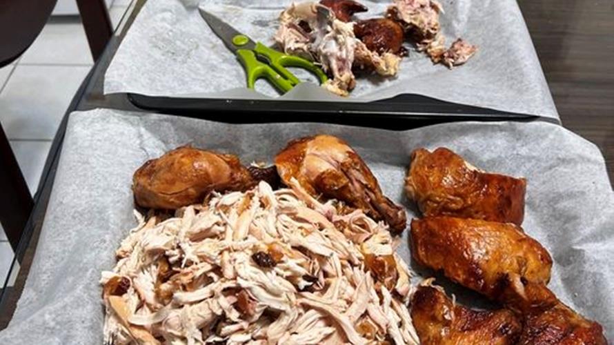 花15分鐘拆解全雞後可以善用各部位料理。(圖/翻攝臉書Costco好市多 商品經驗老實說)