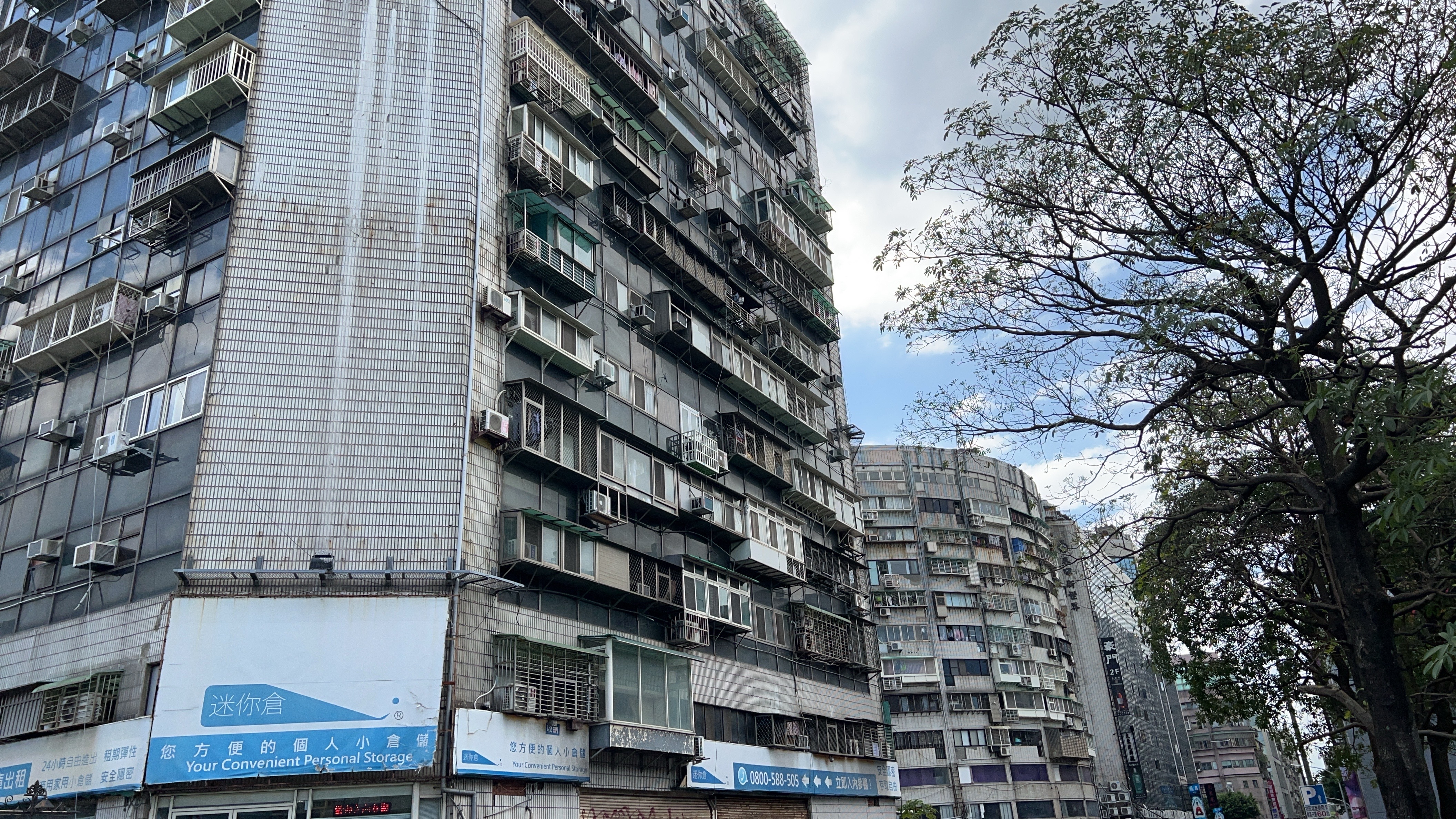 有著不少都市傳說的「錦新大樓」仍多有投資族群購置。