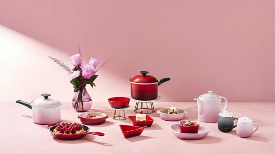 全聯全店積分樂推出紅粉色系LE CREUSET好物，適合情人節甜蜜時光。(圖／全聯福利中心提供)