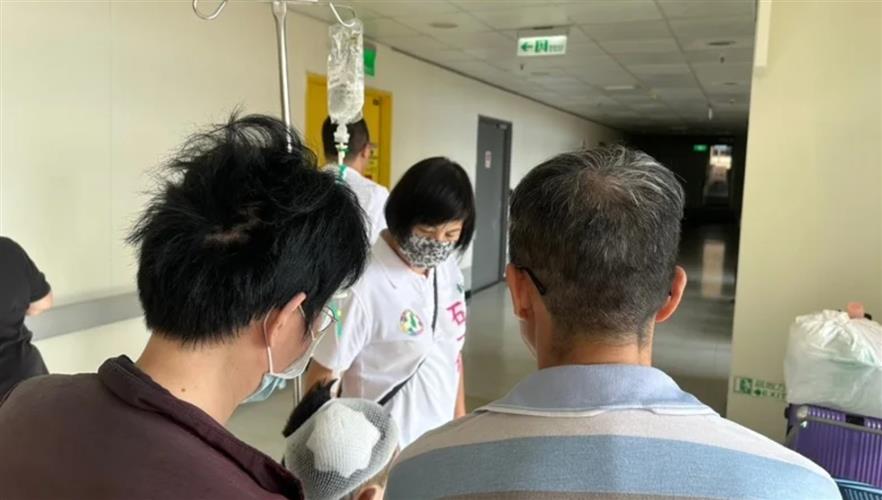 新北某校割頸案今一審宣判，死者楊生父親因照顧女兒未現身法院。(圖／石一佑提供)