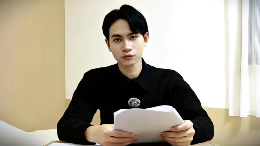 百萬YouTuber「Andy 老師」在影片「分手後我一無所有」中指控前女友家寧及家人奪走「眾量級」頻道，痛嘆：「努力 10 年的成果，分手後竟被完全切割。」(圖／摘自臉書)