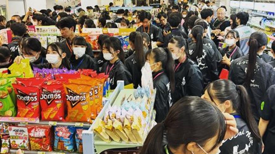 翡翠騎士擠爆超商。(圖/翻攝廖泰翔臉書)