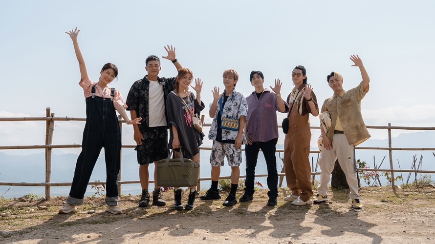 《營業中》新人多，左起曾沛慈、姚元浩、莎莎、炎亞綸、婁峻碩、李玉璽、鹿希派。（圖／好看娛樂提供）
