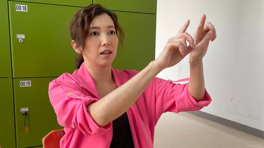 廖家儀分享學習客家話的過程。（圖／民視提供）