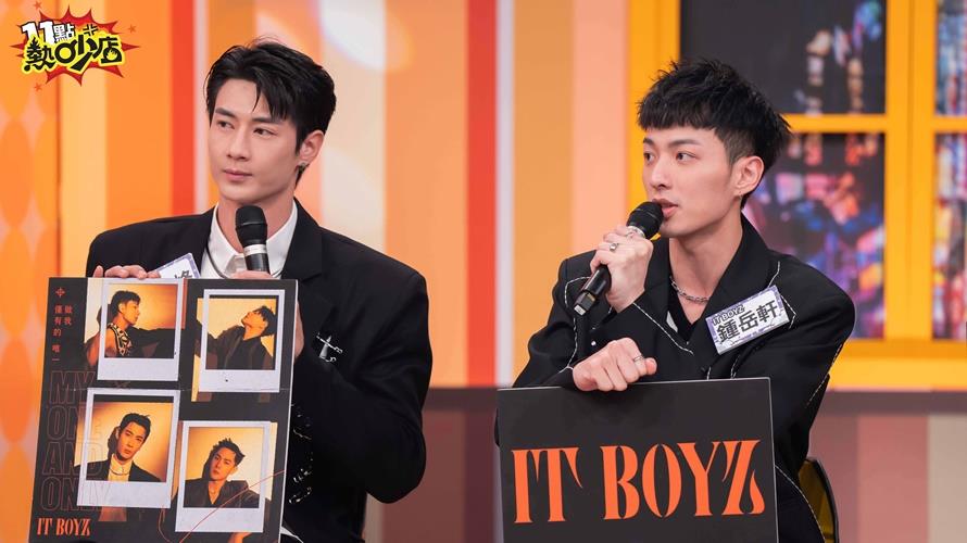 黃柏峰(左)、鍾岳軒(右)分享表演尷尬經驗。(圖/TVBS提供)
