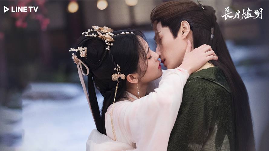 白鹿（左）以「告別」為由，主動獻吻羅雲熙。（圖／LINE TV提供）