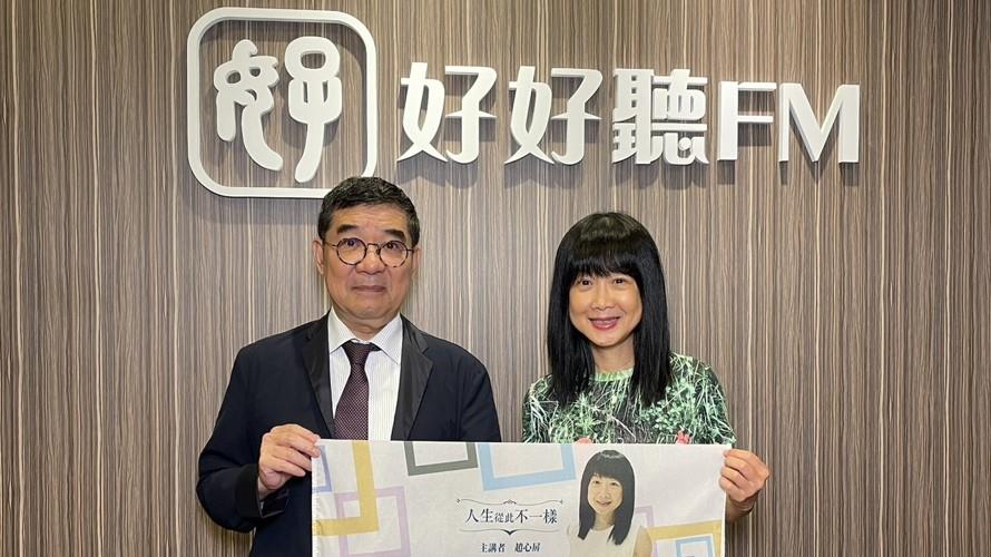 磐石集團董事長陳照(左)在《人生從此不一樣》暢談磐石集團如何在14年來持續不間斷「千里傳愛」單車環台公益活動,右為主持人趙心屛。