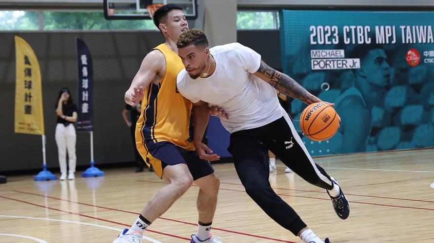 「小波特」Michael Porter Jr.與新北中信特攻球員對壘。(圖/中信特攻提供)