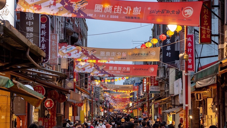 台北迪化街年貨大街。(圖 / 天下雜誌提供)