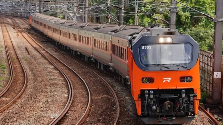 台鐵去年才上線的E500型電力機車,今中午傳出在七堵調車場出軌輾壞轉轍器。E500型電力機車示意圖。(圖/台鐵提供)
