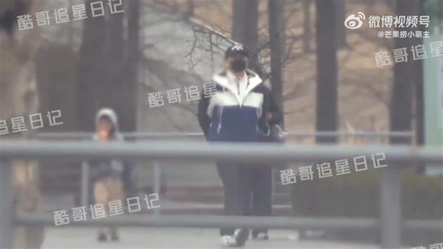 吳奇隆獨帶5歲兒現身公園 劉詩詩拍戲不在旁行蹤曝光