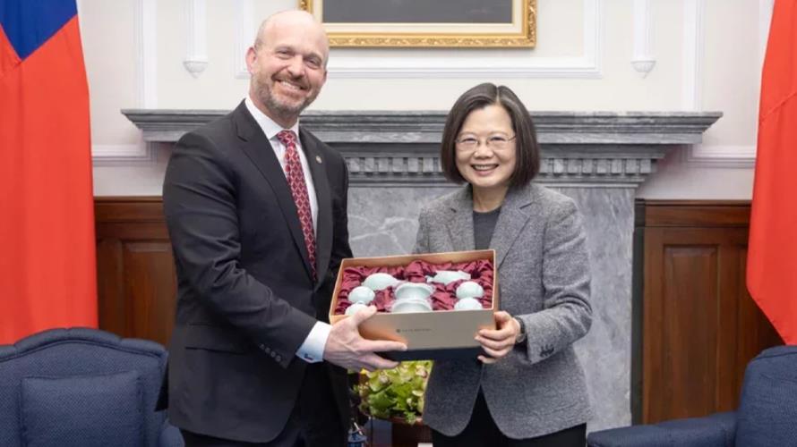 蔡英文總統今接見美國智庫「傳統基金會」訪問團。（圖／總統府提供）