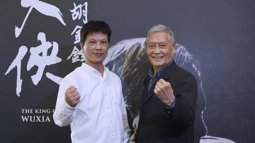 導演林靖傑（左）和資深演員石雋（右）出席《大俠胡金銓》第二部曲首映會。（圖／華映提供）