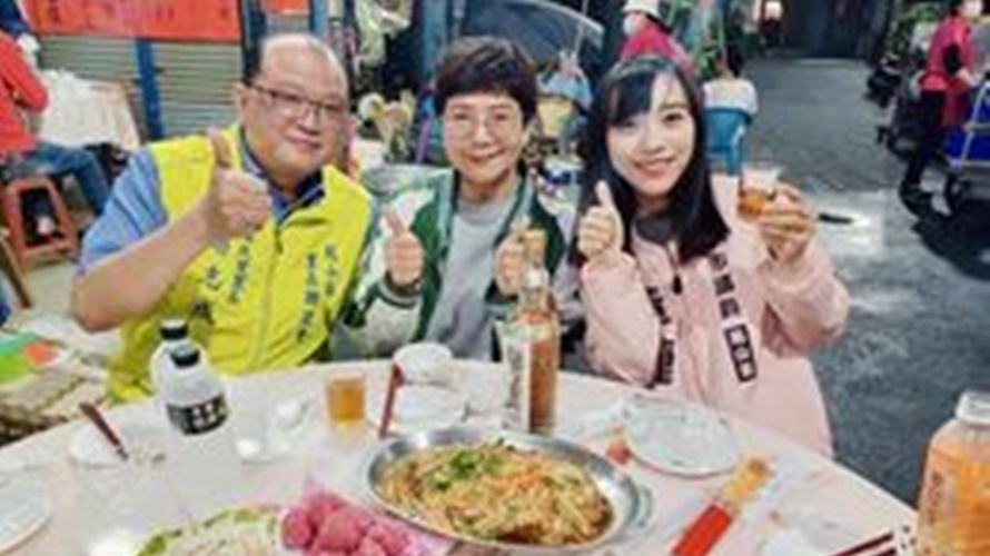 黃捷也搭上流水席風,秀辦桌料理。(圖/取自黃捷臉書)