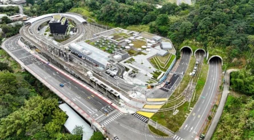 捷運安坑輕軌去年通車後,運量持續成長,為滿足機廠周邊社區民眾搭乘需求,新北決定於下月1日至26日平日上午,從機廠登車平台發2班上午尖峰加班車。(圖/新北捷運局提供)