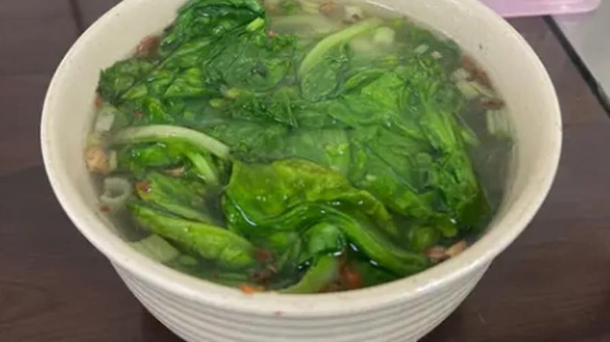 鹹湯圓靠茼蒿提味不少。(圖/取自Dcard)