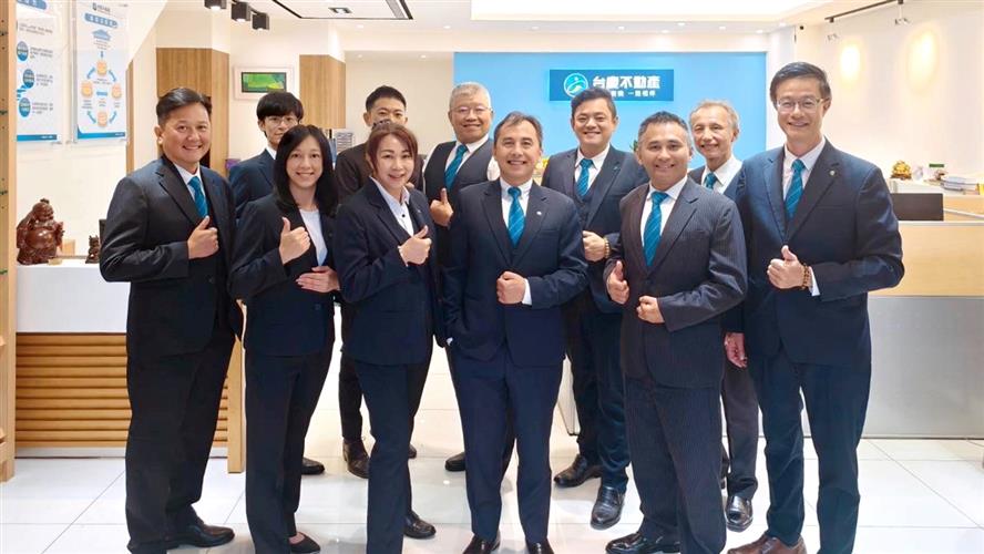 台慶不動產青埔領航加盟店所有夥伴，皆秉持「成交才是服務的開始」精神，處理每個案件。(永慶房產集團提供)